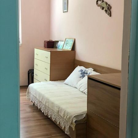 Compact City Center Apartment Kurdzhali Luaran gambar