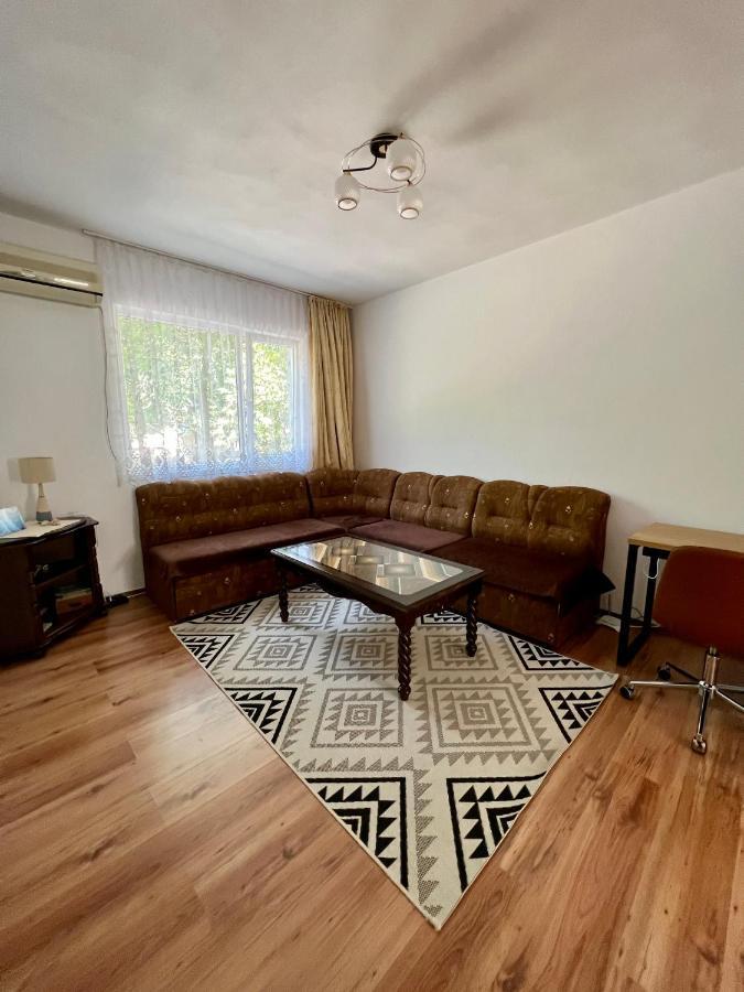 Compact City Center Apartment Kurdzhali Luaran gambar